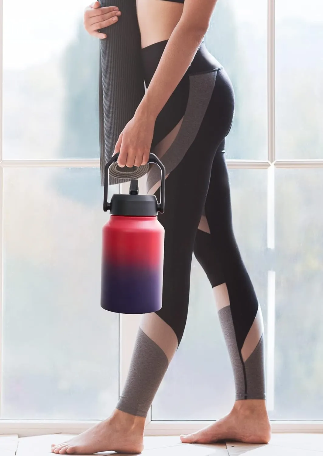 Half Gallon Insulated Water Bottle Jug with Straw, 64 oz Large Stainless Steel Sports Metal Water Flask with Handle, Thermal Water Cup Mug with 2 Lids, Black
